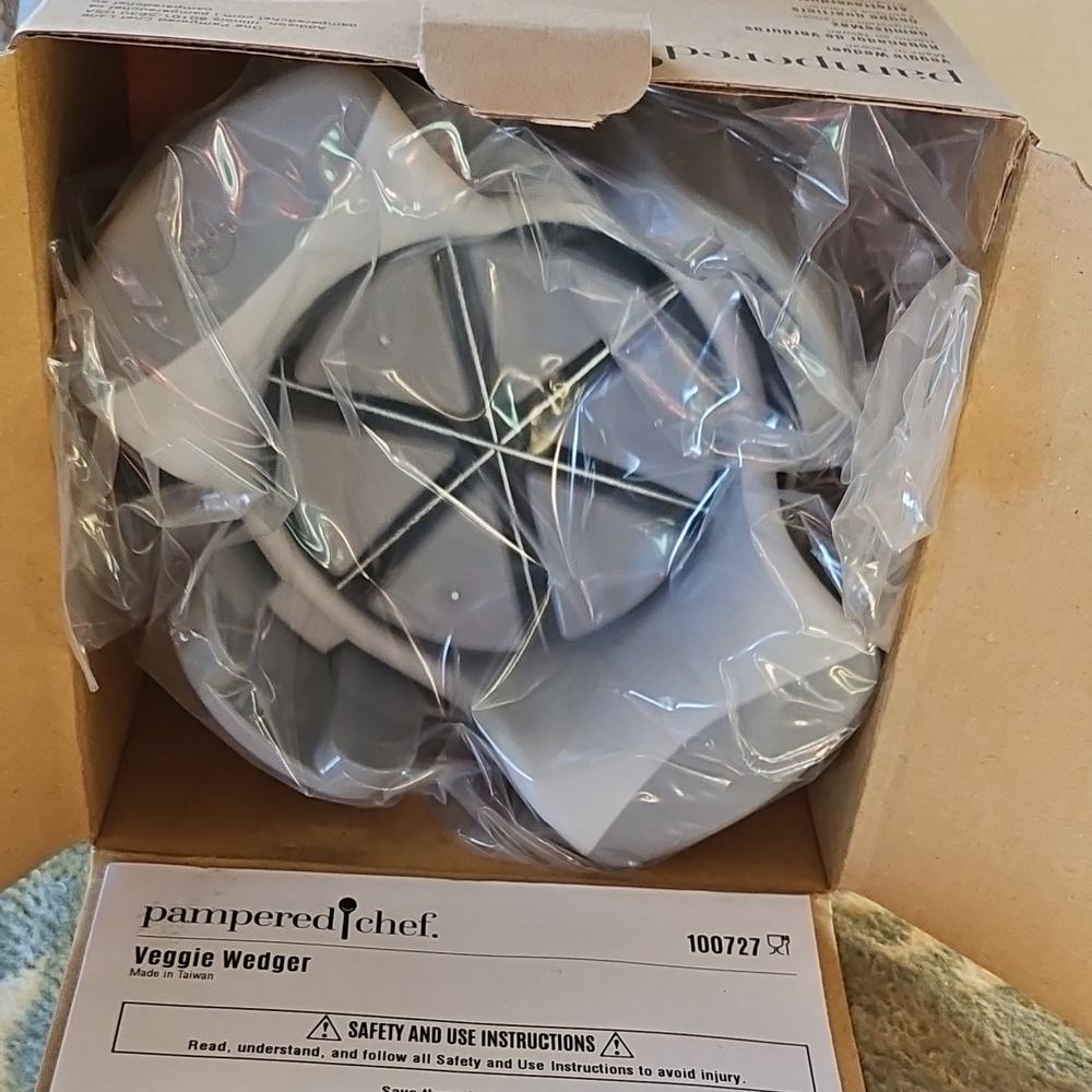 Pampered Chef Veggie Wedger